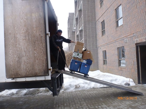 Moving truck with lift gate and 4-wheel trolley